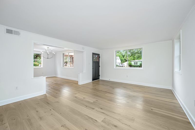 13 Riverdale Dr, Charleston, SC 29407
