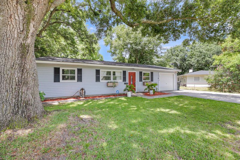 5916 Hagood Ave, Hanahan, SC 29410