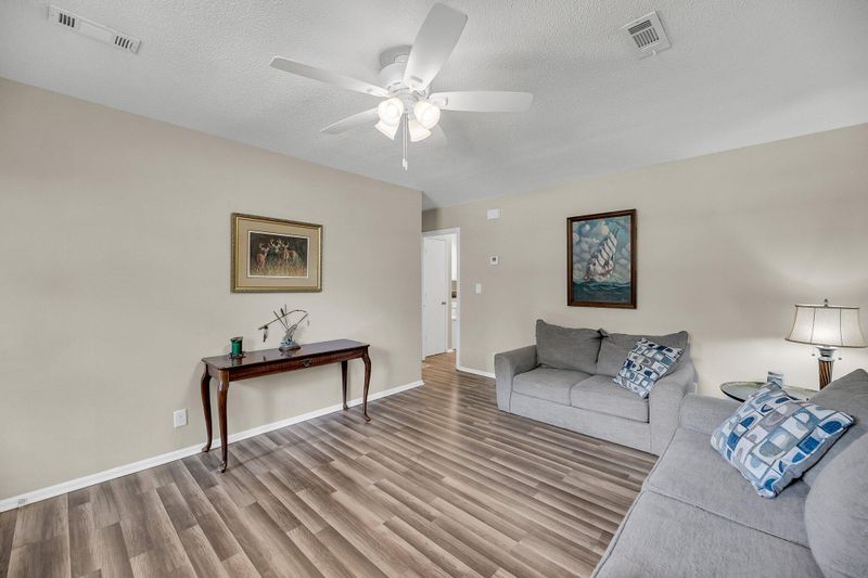 5916 Hagood Ave, Hanahan, SC 29410