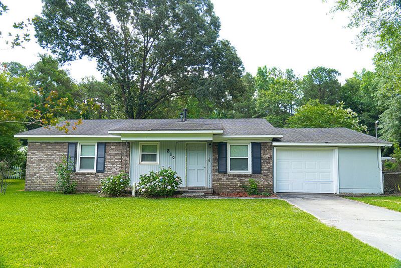 210 Owens Dr, Summerville, SC 29485