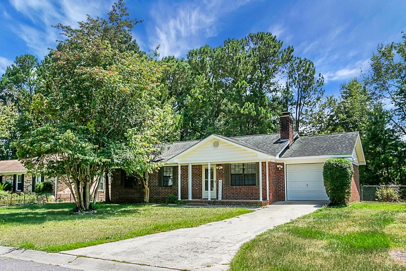 321 Clearwater Dr, Goose Creek, SC 29445