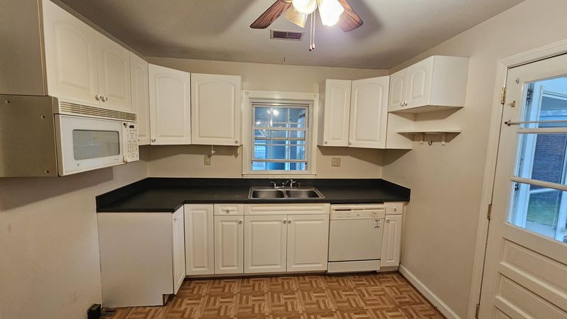 447 Madeline Dr, Goose Creek, SC 29445