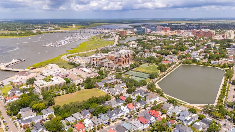 3 Chisolm St #205, Charleston, SC 29401