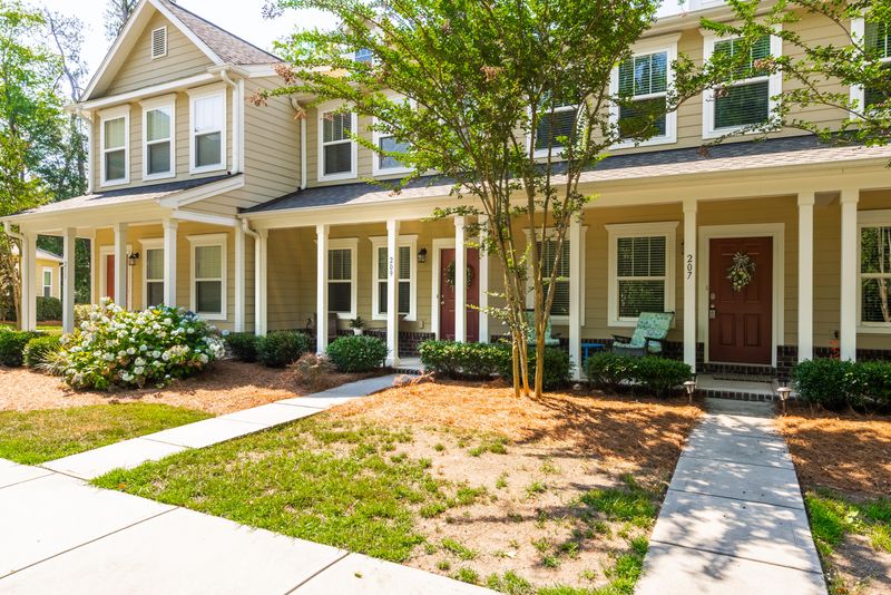 209 Bennett Ln, Summerville, SC 29483
