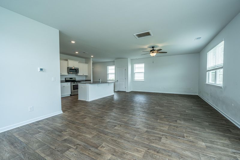 569 Wayton Cir, Moncks Corner, SC 29461