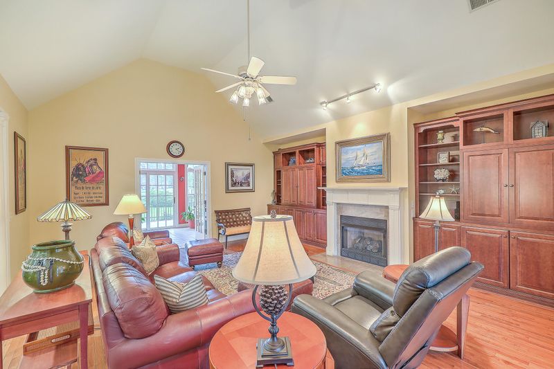 408 Glen Eagles Dr, Summerville, SC 29483