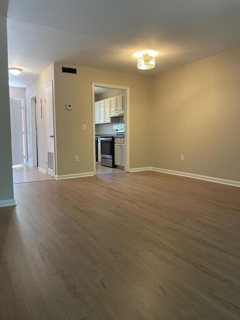 204 Saint Charles Ct, Charleston, SC 29407