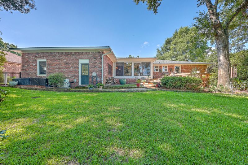 1260 Winchester Dr, Charleston, SC 29407