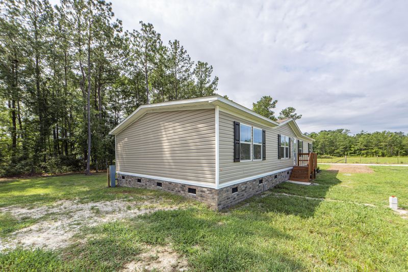 724 Kuffel Ln, Moncks Corner, SC 29461