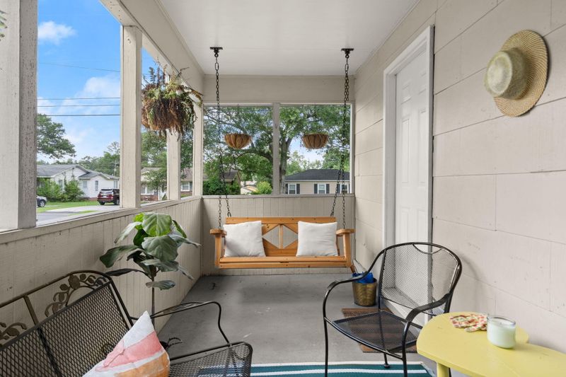 5907 Oak St, Hanahan, SC 29410