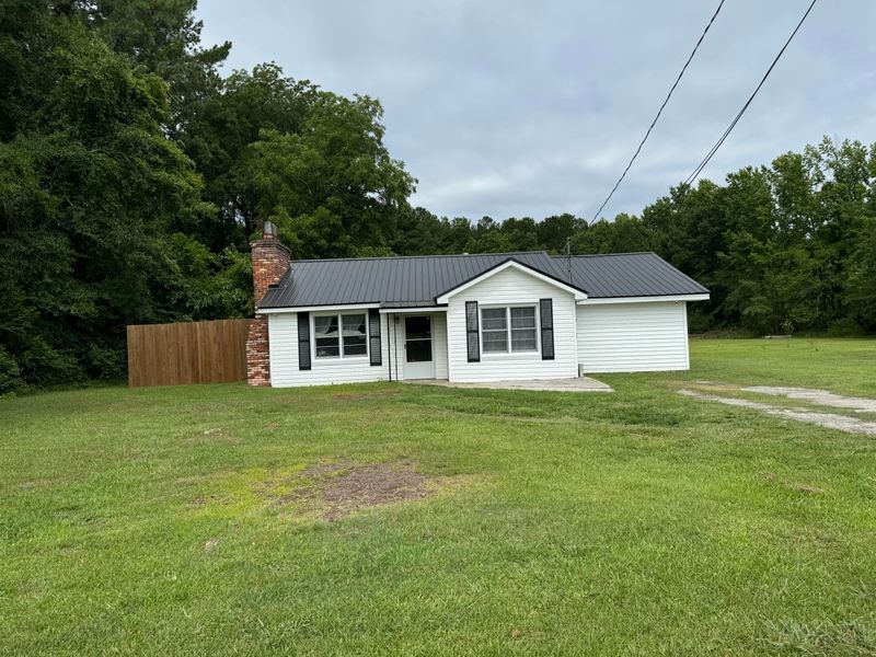 166 S Railroad Ave, Harleyville, SC 29448