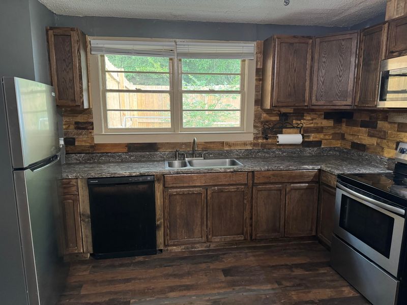 166 S Railroad Ave, Harleyville, SC 29448
