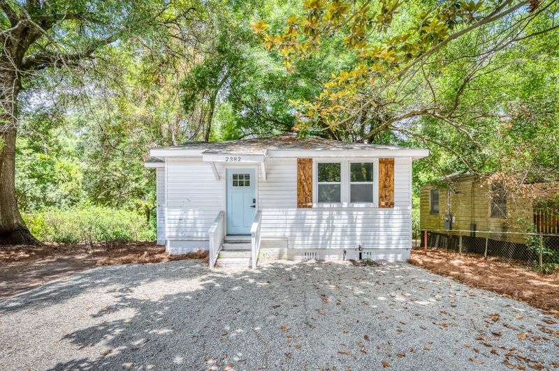 2382 Cambridge Ave, North Charleston, SC 29405