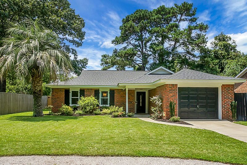 1682 Pierpont Ave, Charleston, SC 29414