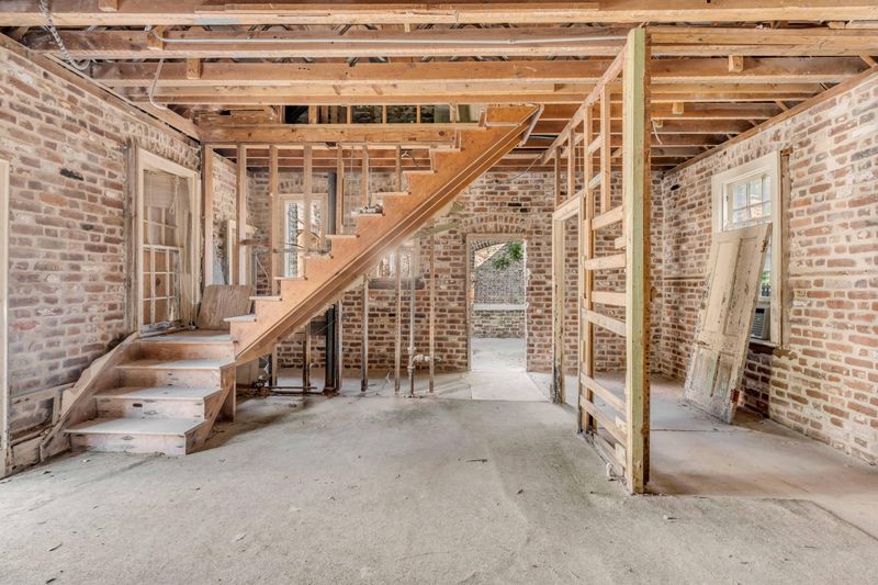 80 Ashley Ave, Charleston, SC 29401