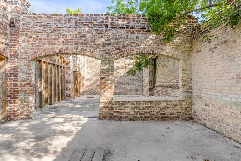 80 Ashley Ave, Charleston, SC 29401