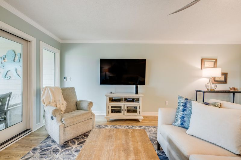6400 Palmetto Dr #17, Isle Of Palms, SC 29451