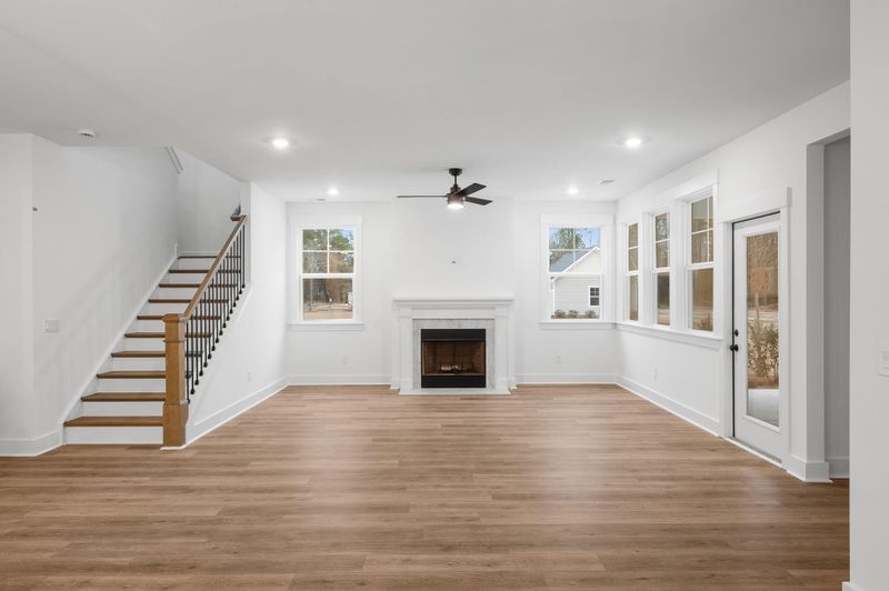 517 Rendezvous Way, Huger, SC 29450