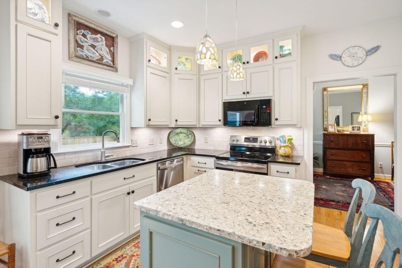 399 Springfield Rd, Mount Pleasant, SC 29464