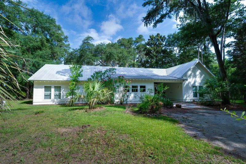 8440 Chisolm Plantation Rd, Edisto Island, SC 29438