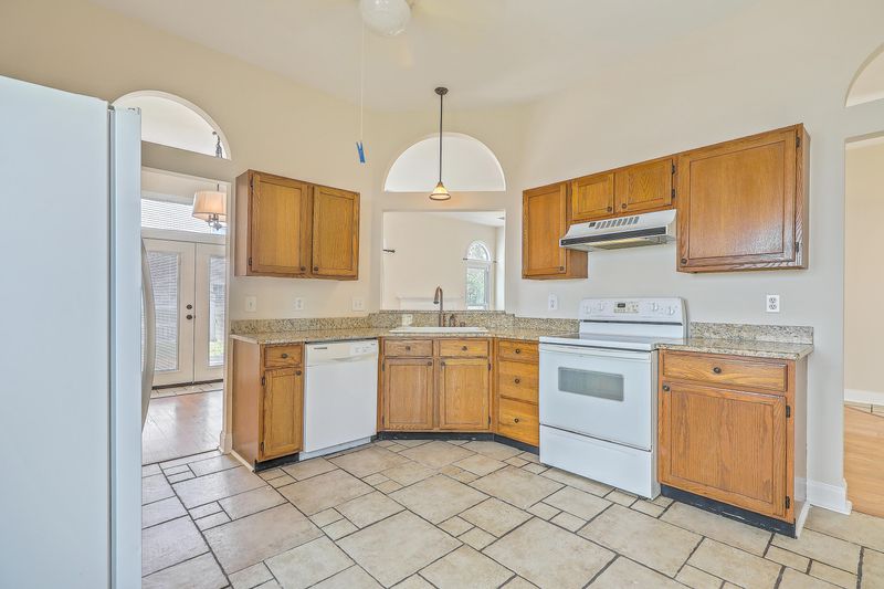 2012 Country Manor Dr, Mount Pleasant, SC 29466