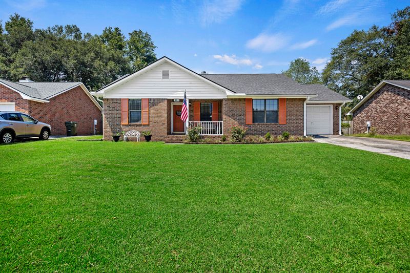 621 Oxford Rd, Ladson, SC 29456