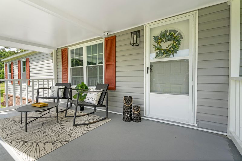 5838 Diamond Cutt Rd, Hollywood, SC 29449