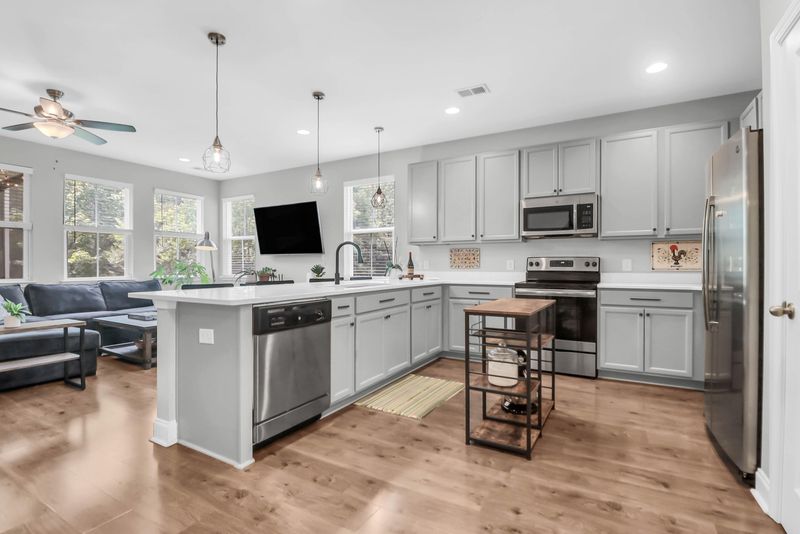 7811 Montview Rd, North Charleston, SC 29418