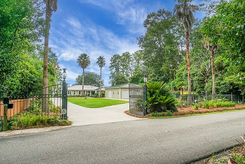 1001 Butter Rd, Bonneau, SC 29431