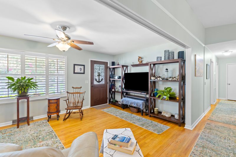 1277 Hampshire Rd, Charleston, SC 29412