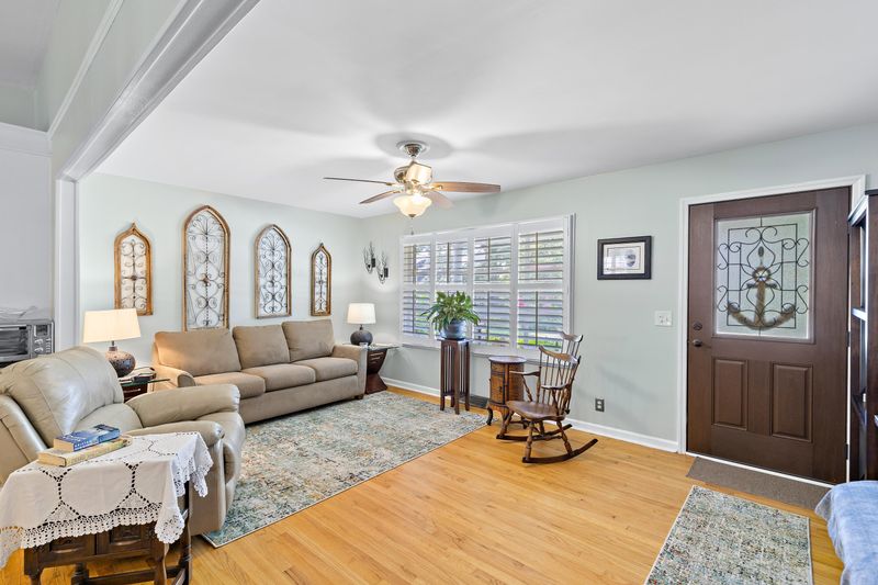 1277 Hampshire Rd, Charleston, SC 29412