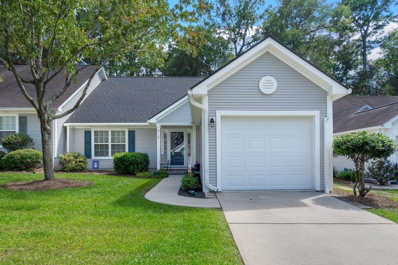 9113 Woodcreek Ct, North Charleston, SC 29406
