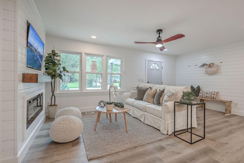 2467 Two Oaks Dr, Charleston, SC 29414