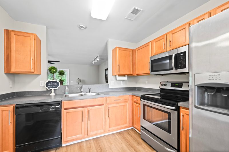 9064 Maple Grove Dr, Summerville, SC 29485