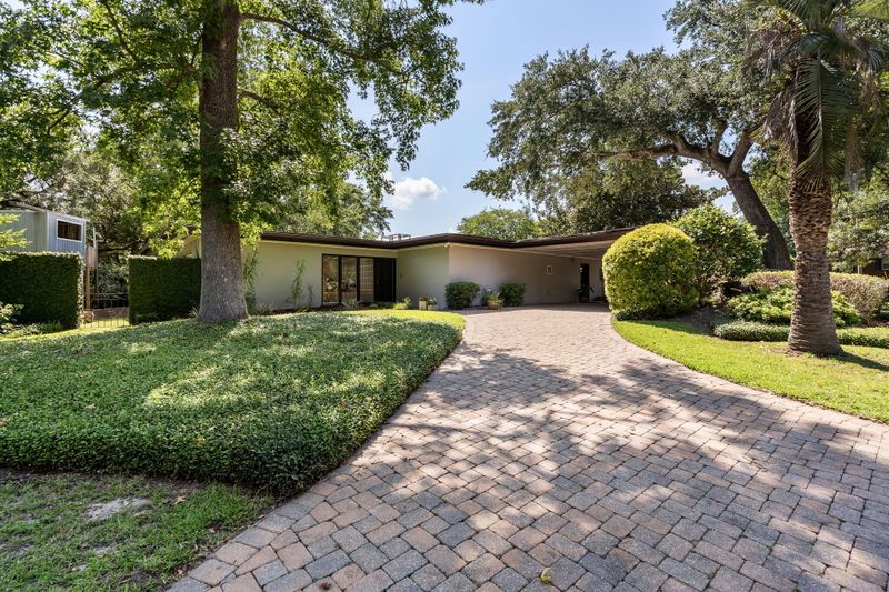 1935 S Trinity Dr, Charleston, SC 29407