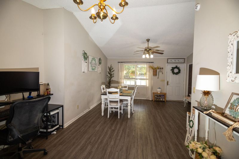8122 N Ridgebrook Dr, North Charleston, SC 29420