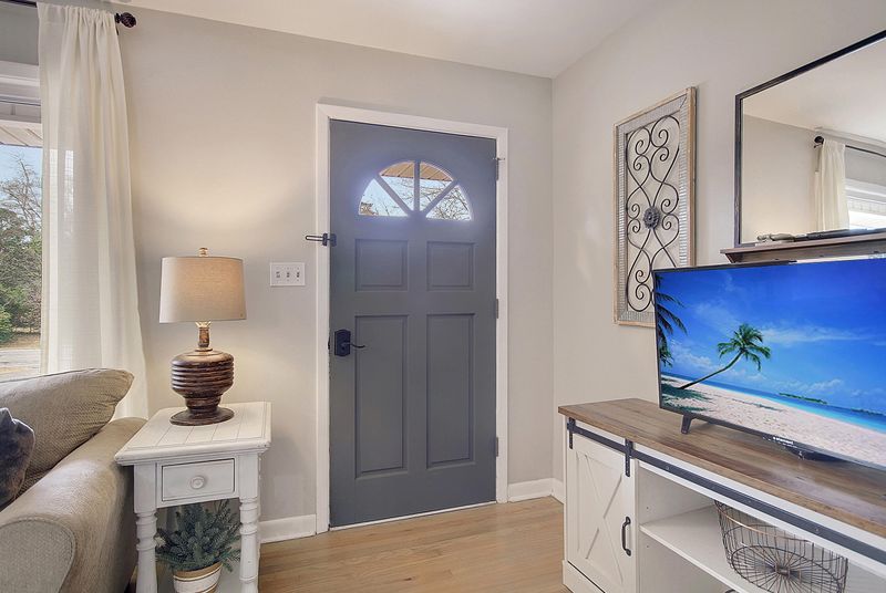230 Owens Dr, Summerville, SC 29485