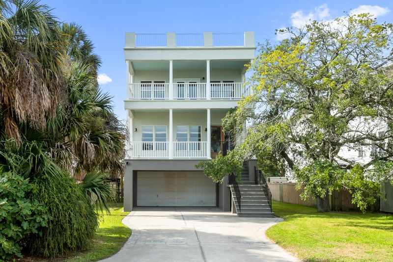 928 W Oceanview Rd, Charleston, SC 29412