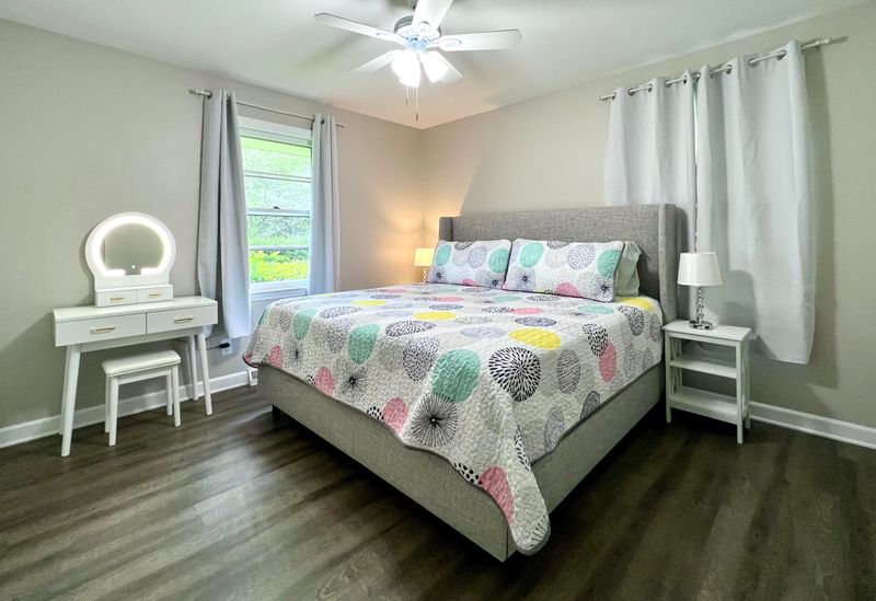 5897 Lakeview Pl, Hanahan, SC 29410