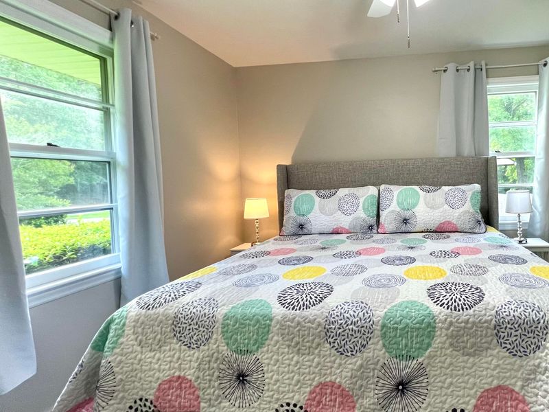 5897 Lakeview Pl, Hanahan, SC 29410