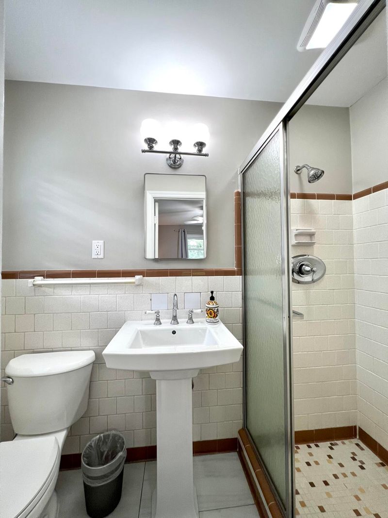 5897 Lakeview Pl, Hanahan, SC 29410