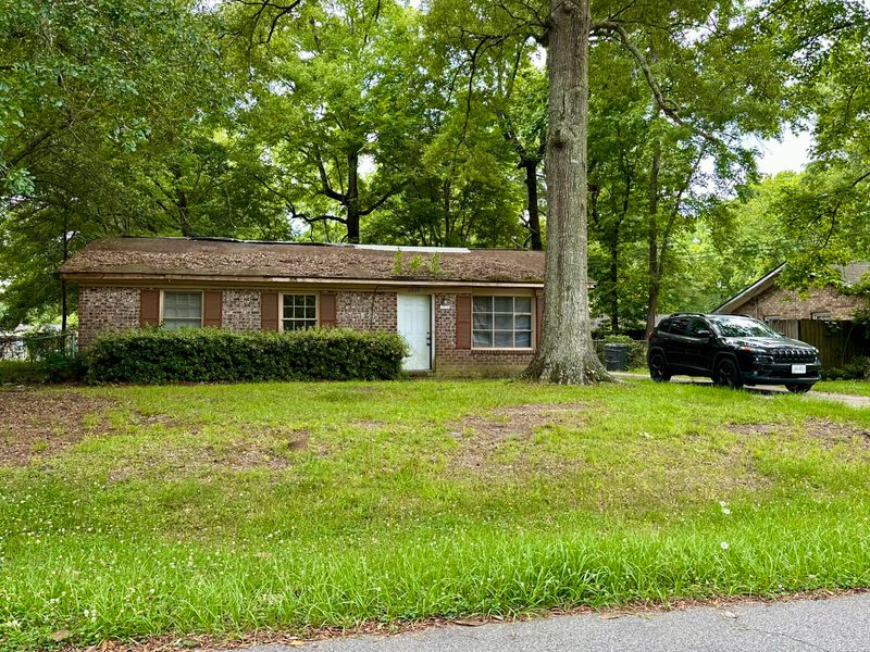 2615 Myrtis Ln, North Charleston, SC 29406