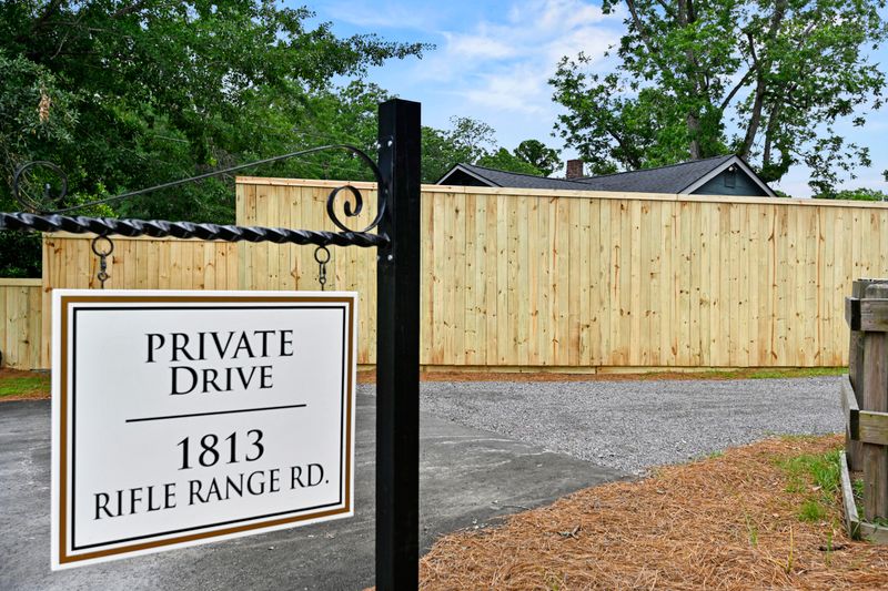 1813 Rifle Range Rd, Mount Pleasant, SC 29464