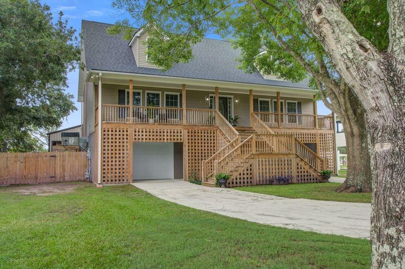 1668 Old Military Rd, Charleston, SC 29412