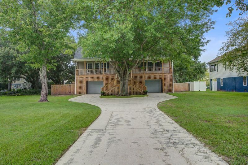 1668 Old Military Rd, Charleston, SC 29412
