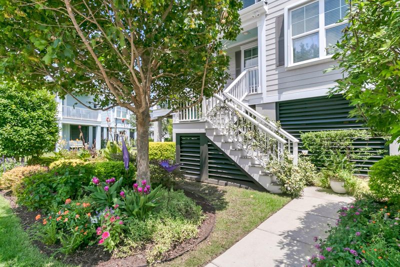 1594 Prince Edward St, Mount Pleasant, SC 29466