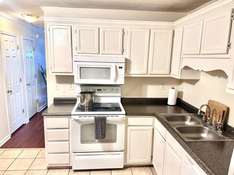 6256 Lucille Dr #14-E, North Charleston, SC 29406