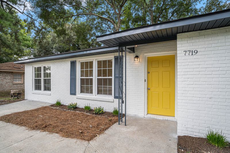 7719 Knollwood Dr, North Charleston, SC 29418