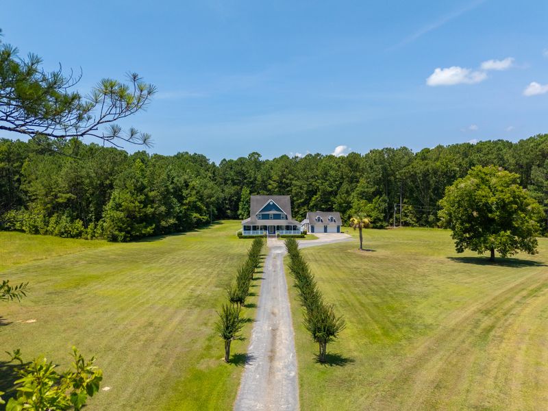 523 Von Hollen Rd, Bonneau, SC 29431