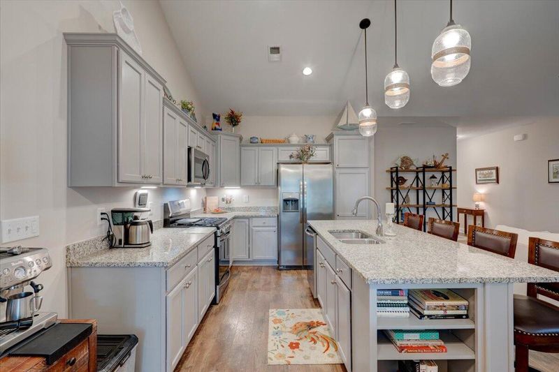 1212 Valley Forge Dr, Charleston, SC 29412